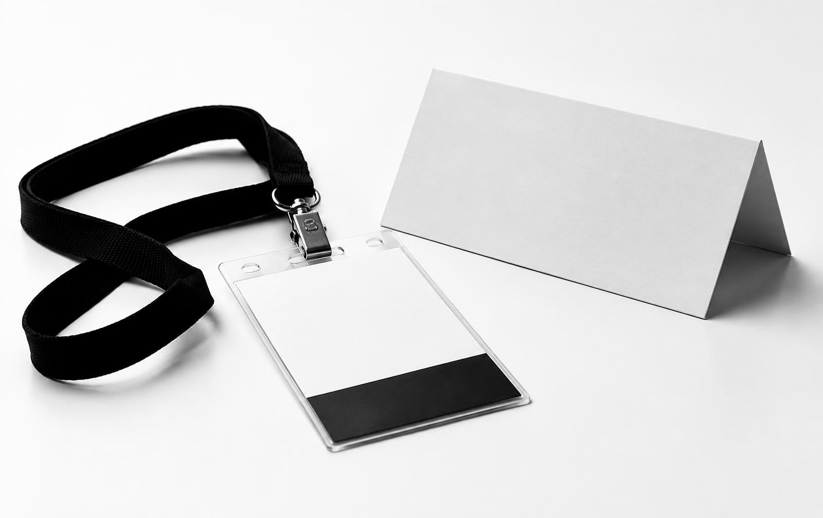 Credencial com cordão e crachá de mesa
